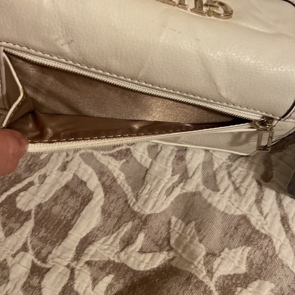 Guess white wallet new with box with tags - Picture 7 of 9